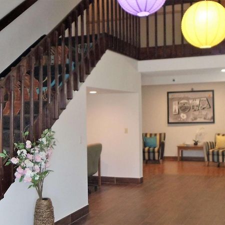 Super 8 By Wyndham Shenandoah Otel Dış mekan fotoğraf