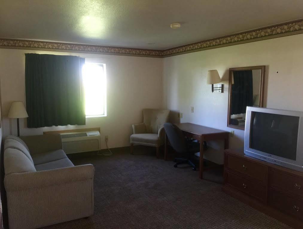 Super 8 By Wyndham Shenandoah Otel Dış mekan fotoğraf