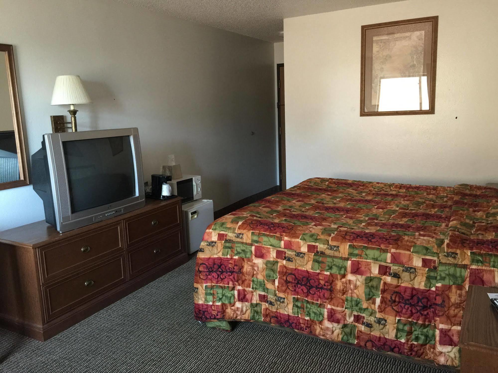 Super 8 By Wyndham Shenandoah Otel Dış mekan fotoğraf