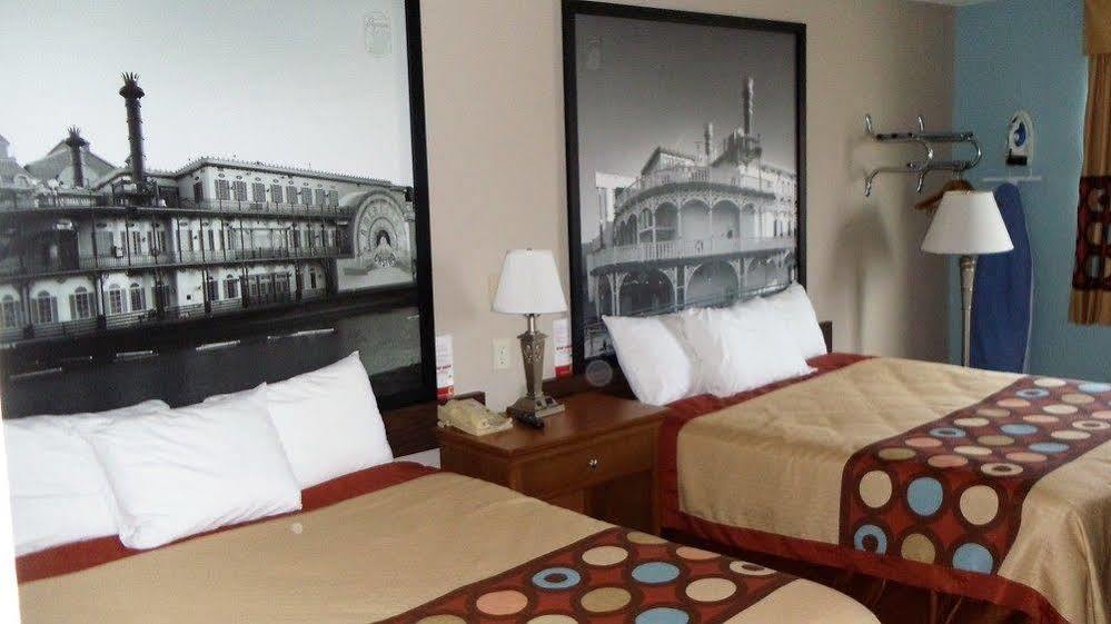 Super 8 By Wyndham Shenandoah Otel Dış mekan fotoğraf